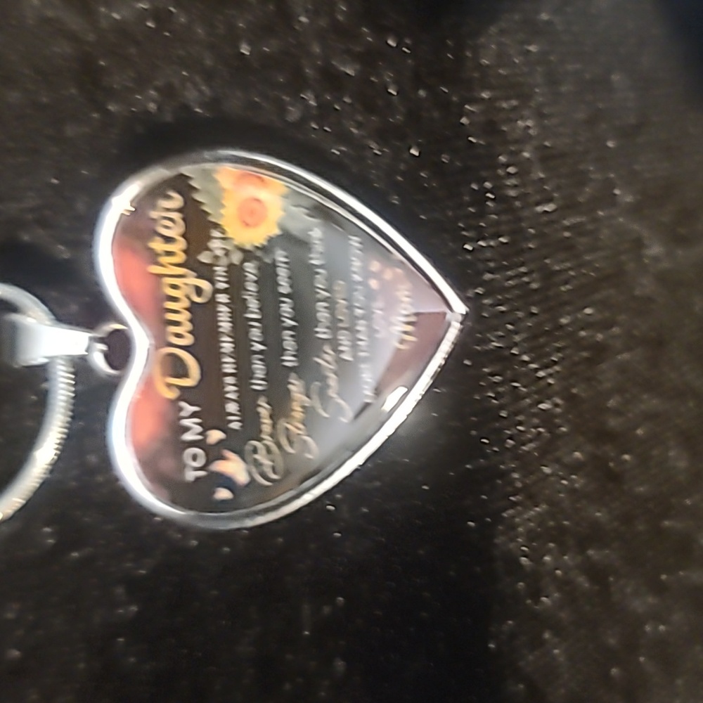 Silver  necklace  and pendant